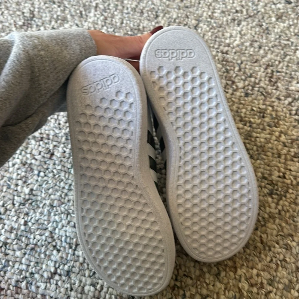 Adidas boys sz 2 lace free - Picture 6 of 7